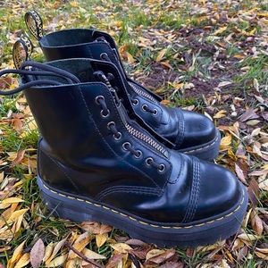 Dr. Martens Smooth Sinclair Boots Size 9